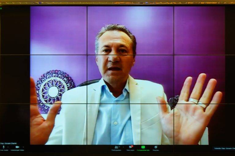 Médicos defendem despolitizar e dar liberdade a tratamento da Covid-19
